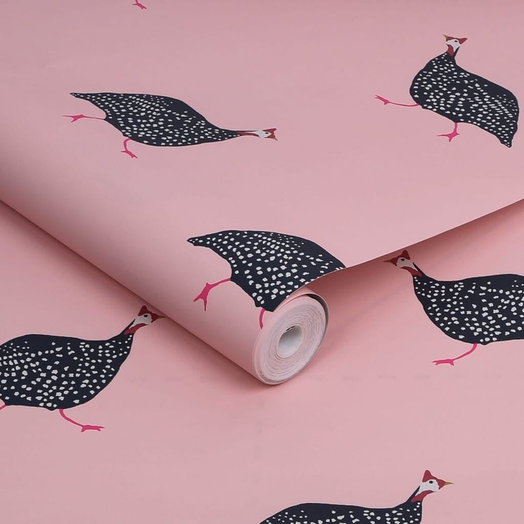 Różowa tapeta w granatowe perliczki 118566