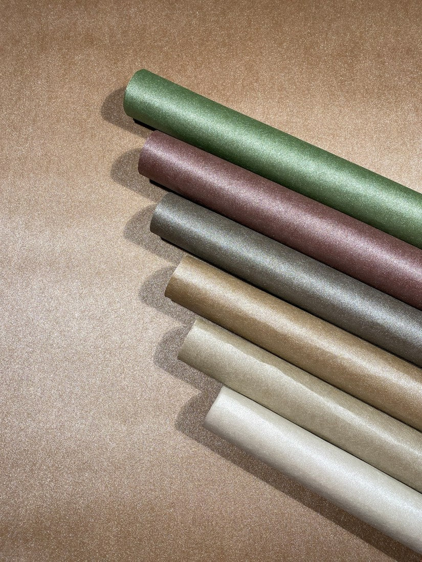 Metaliczna tapeta winylowa w odcieniach śliwkowego brązu 36612