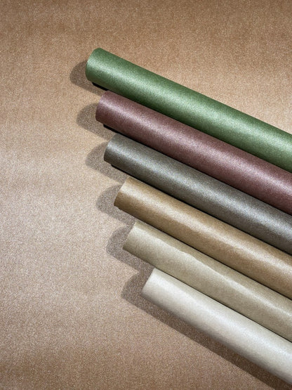 Metaliczna tapeta winylowa w odcieniach śliwkowego brązu 36612