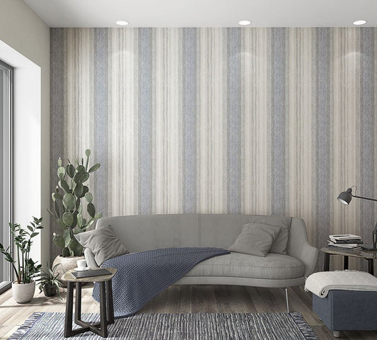 Beżowo-niebiesko-szare pasma Trendy 32655 przy szarej kanapie